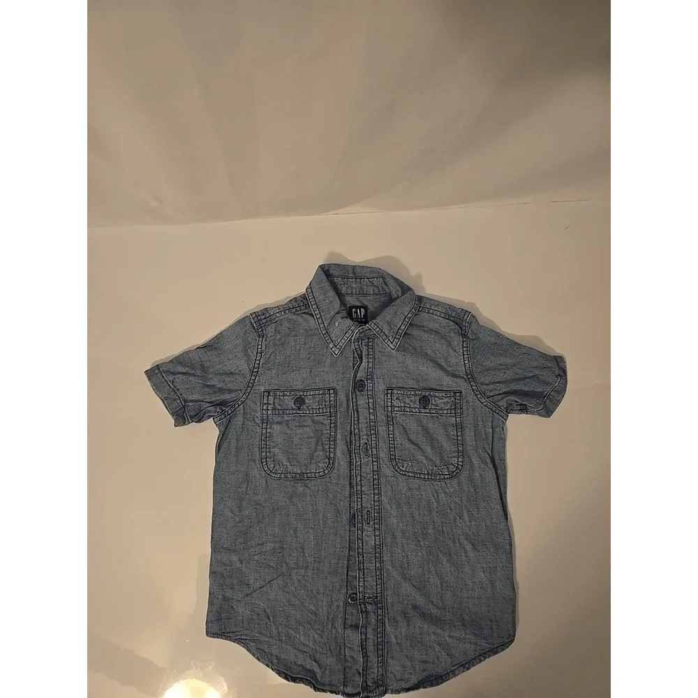 Gap Denim Kids Short Sleeve Button Up Collared Shirt Very Stylish Size XS 4-5